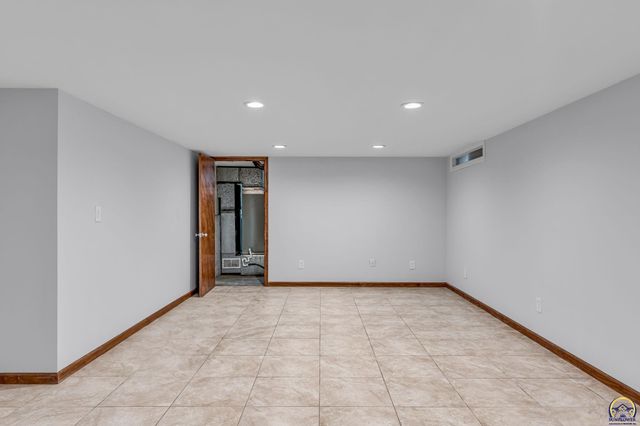 3501 SE Park Lane CT, Topeka, KS 66605