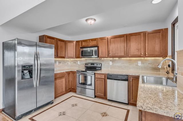 3501 SE Park Lane CT, Topeka, KS 66605