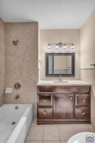 3501 SE Park Lane CT, Topeka, KS 66605