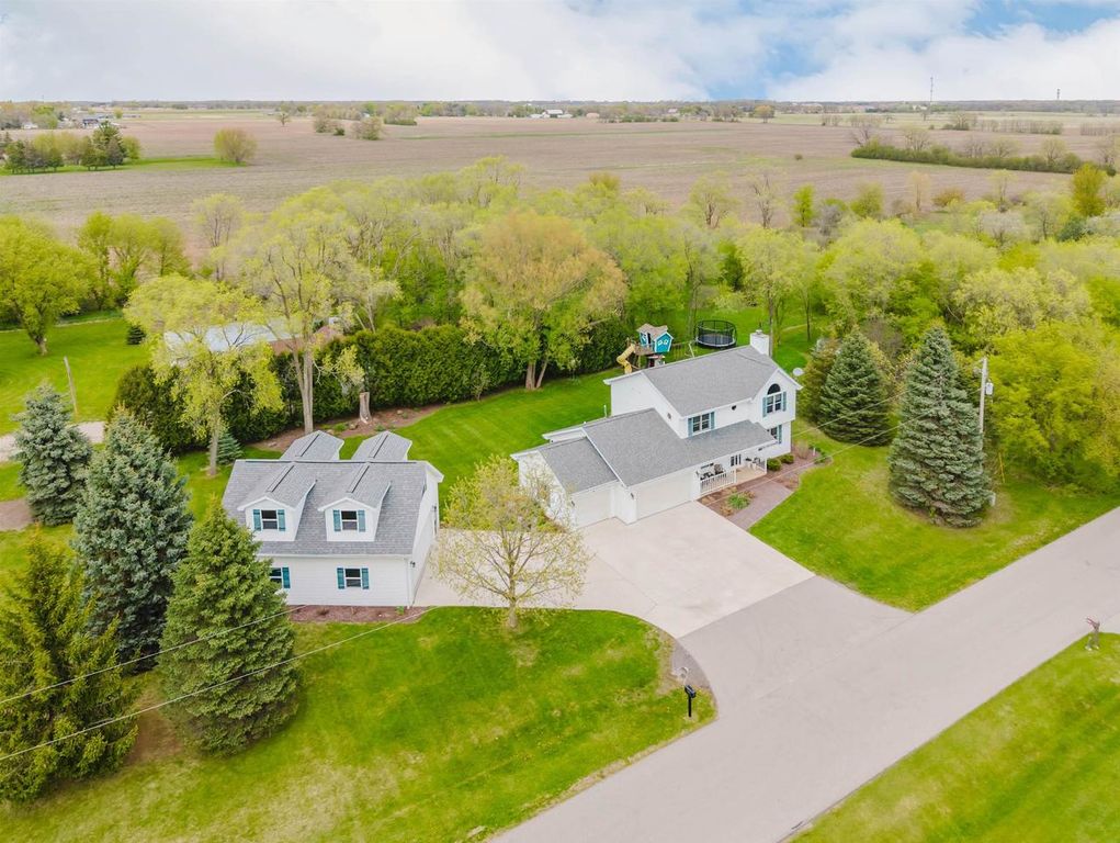 1966 SKY RANCH AVENUE, Oshkosh, WI 54904