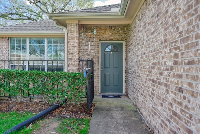 717 Cedarwood, Friendswood, TX 77546