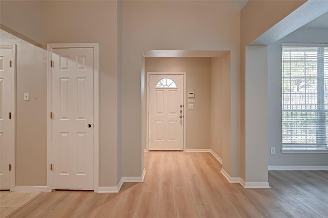 717 Cedarwood, Friendswood, TX 77546