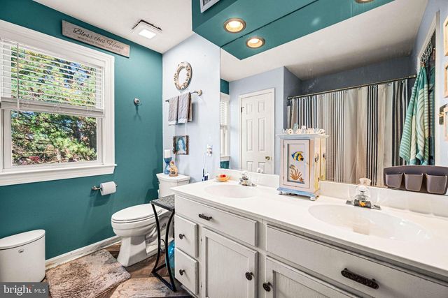 27 FOX FARM LN, Downingtown, PA 19335