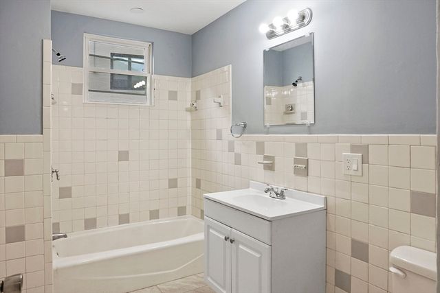 87 Maple St, Boston, MA 02121