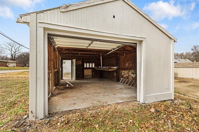 925 S Emery Street, Independence, MO 64050