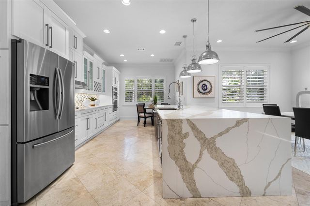 4802 W BEACHWAY DRIVE, Tampa, FL 33609