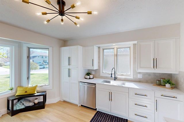 3004 Candlewood Drive, Janesville, WI 53546