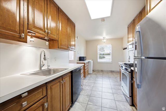2484 E SKYLINE DR, Salt Lake City, UT 84108