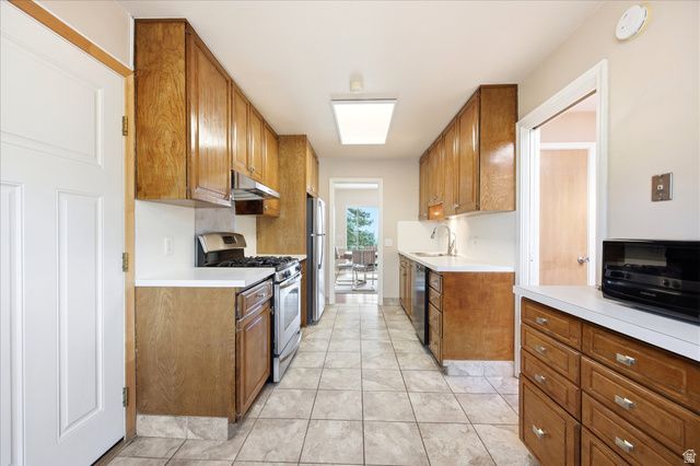 2484 E SKYLINE DR, Salt Lake City, UT 84108