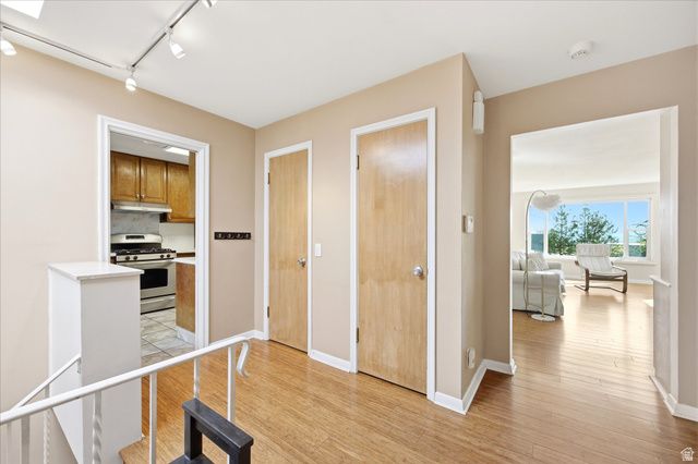 2484 E SKYLINE DR, Salt Lake City, UT 84108