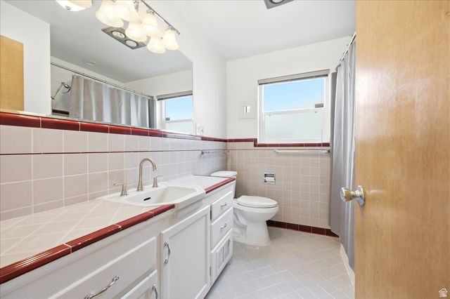 2484 E SKYLINE DR, Salt Lake City, UT 84108