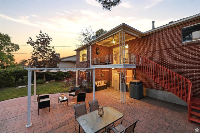 2484 E SKYLINE DR, Salt Lake City, UT 84108