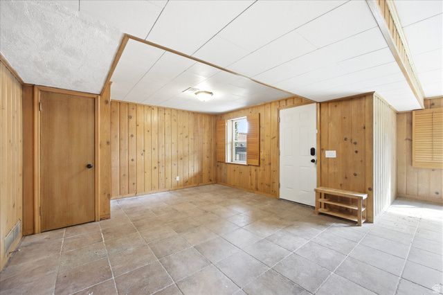 2484 E SKYLINE DR, Salt Lake City, UT 84108