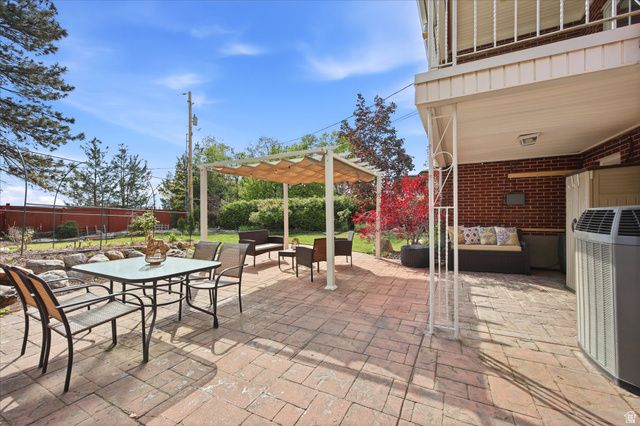 2484 E SKYLINE DR, Salt Lake City, UT 84108