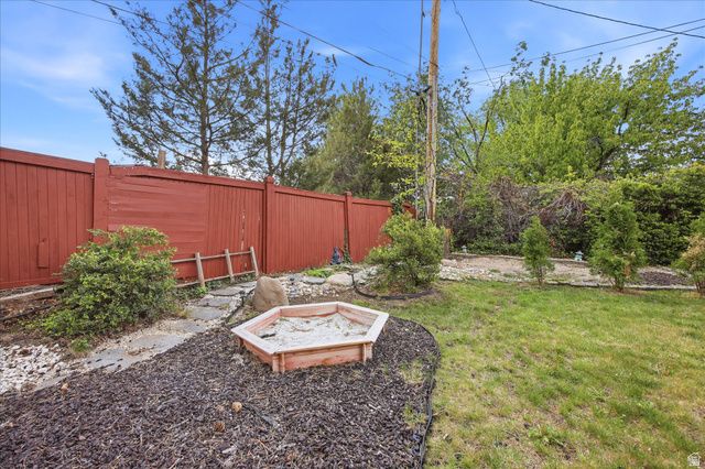 2484 E SKYLINE DR, Salt Lake City, UT 84108