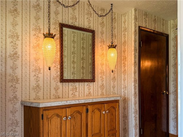 13665 Pawnee Trail, Middleburg Heights, OH 44130