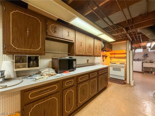 13665 Pawnee Trail, Middleburg Heights, OH 44130