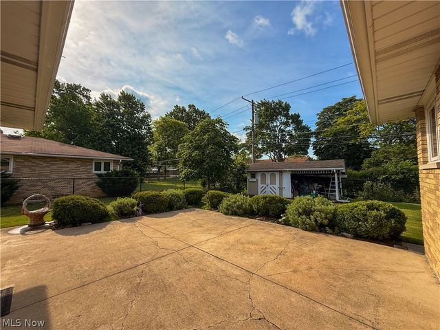 13665 Pawnee Trail, Middleburg Heights, OH 44130