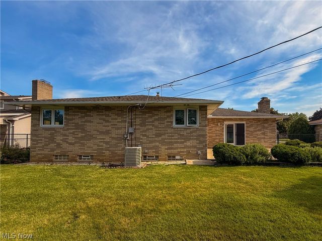13665 Pawnee Trail, Middleburg Heights, OH 44130