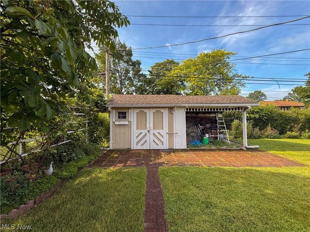 13665 Pawnee Trail, Middleburg Heights, OH 44130