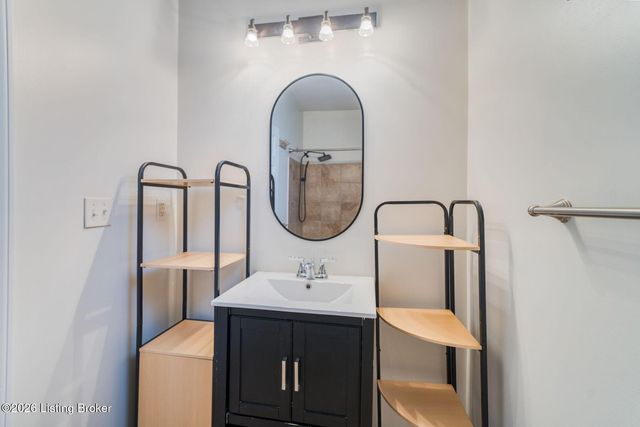 1104 E St Catherine St, Louisville, KY 40204