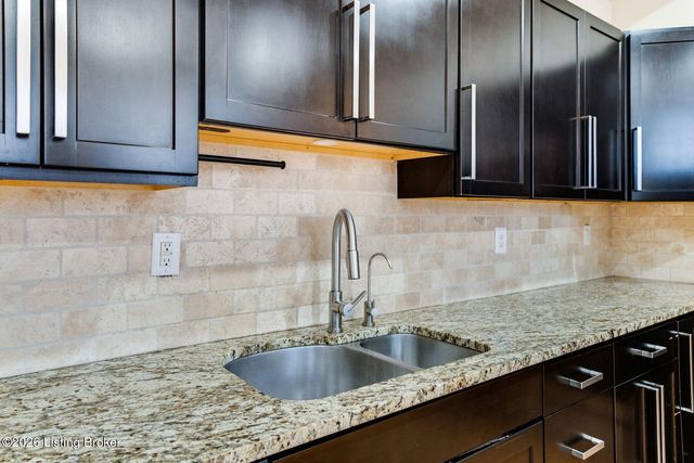 1104 E St Catherine St, Louisville, KY 40204