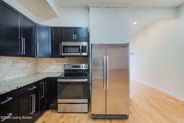 1104 E St Catherine St, Louisville, KY 40204