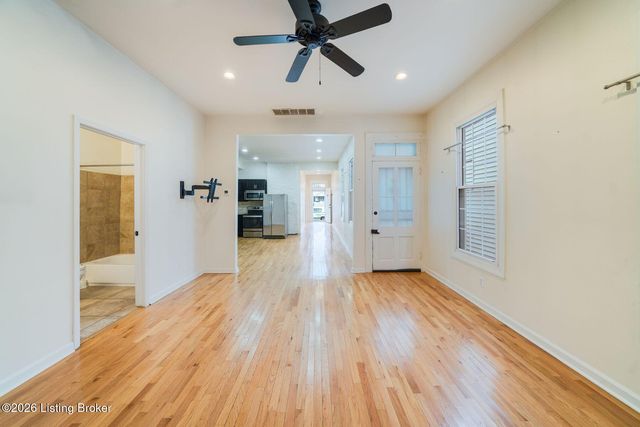 1104 E St Catherine St, Louisville, KY 40204