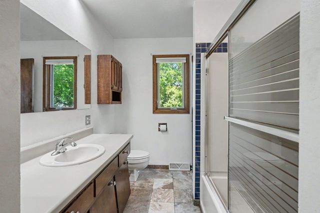 2621 W 4th Street, Cedar Falls, IA 50613