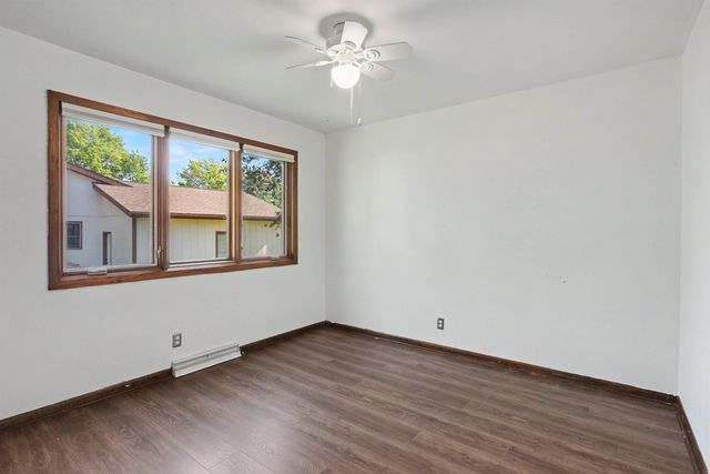 2621 W 4th Street, Cedar Falls, IA 50613