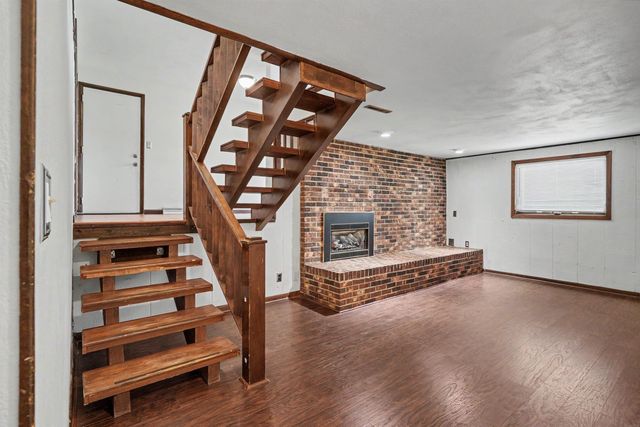 2621 W 4th Street, Cedar Falls, IA 50613