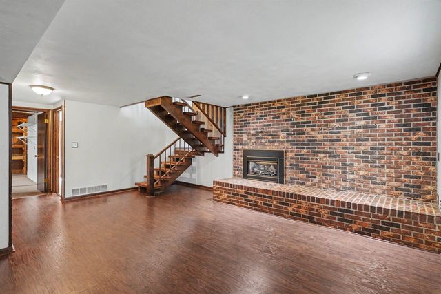2621 W 4th Street, Cedar Falls, IA 50613