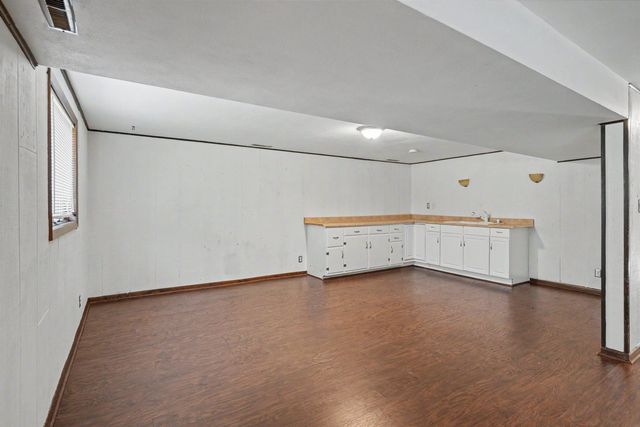 2621 W 4th Street, Cedar Falls, IA 50613