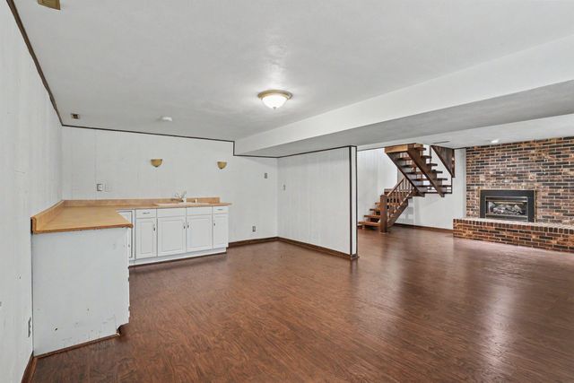 2621 W 4th Street, Cedar Falls, IA 50613