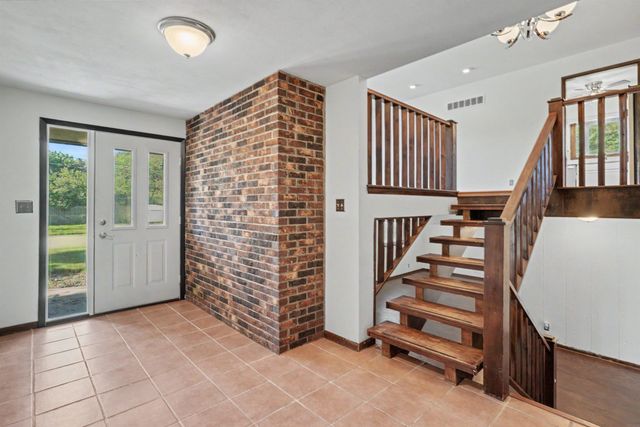 2621 W 4th Street, Cedar Falls, IA 50613