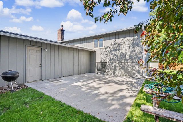 2621 W 4th Street, Cedar Falls, IA 50613