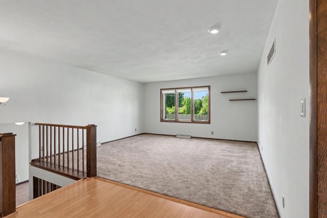 2621 W 4th Street, Cedar Falls, IA 50613