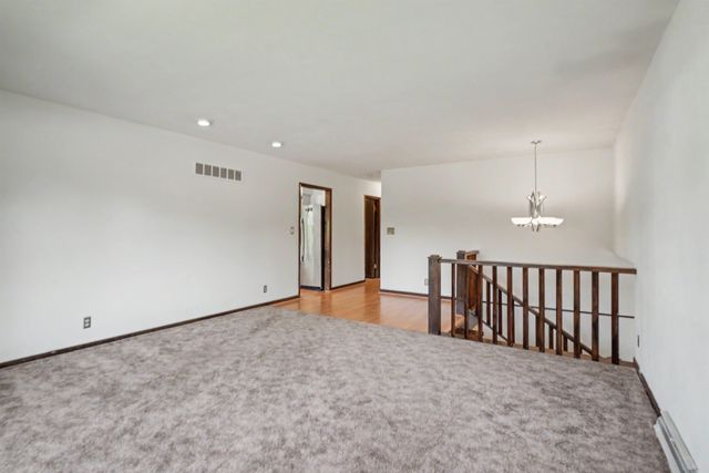 2621 W 4th Street, Cedar Falls, IA 50613