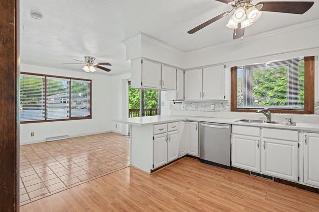 2621 W 4th Street, Cedar Falls, IA 50613