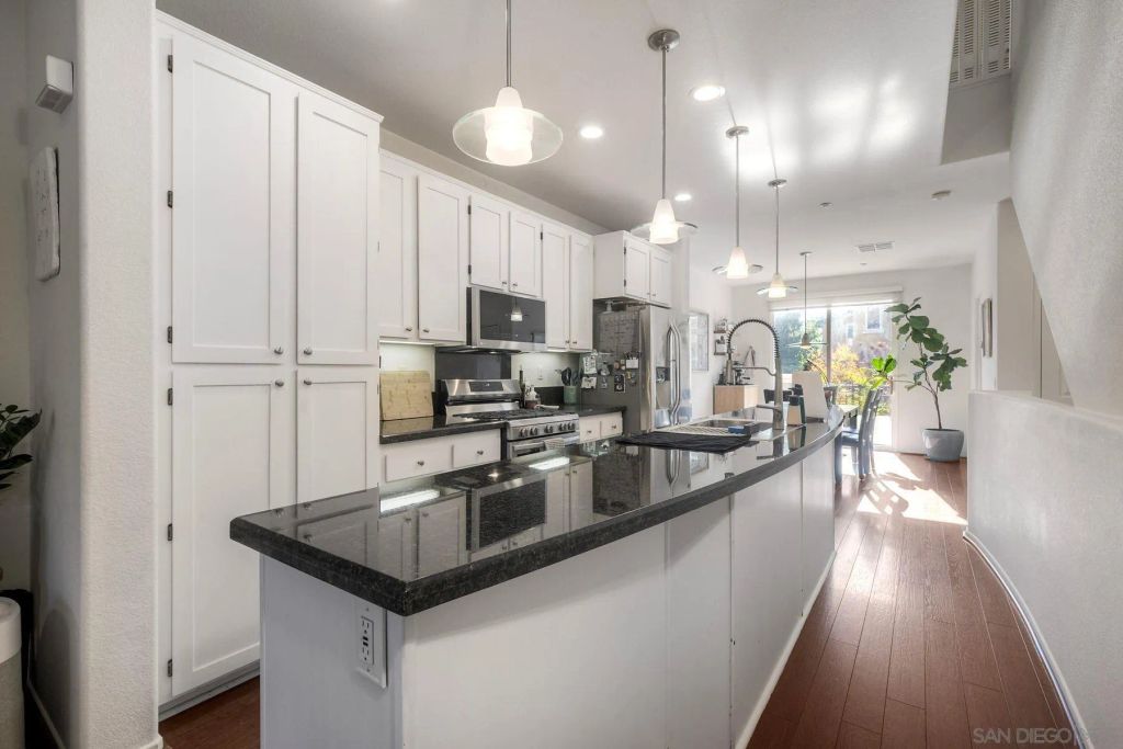 1361 Abbey Ln, San Marcos, CA 92078