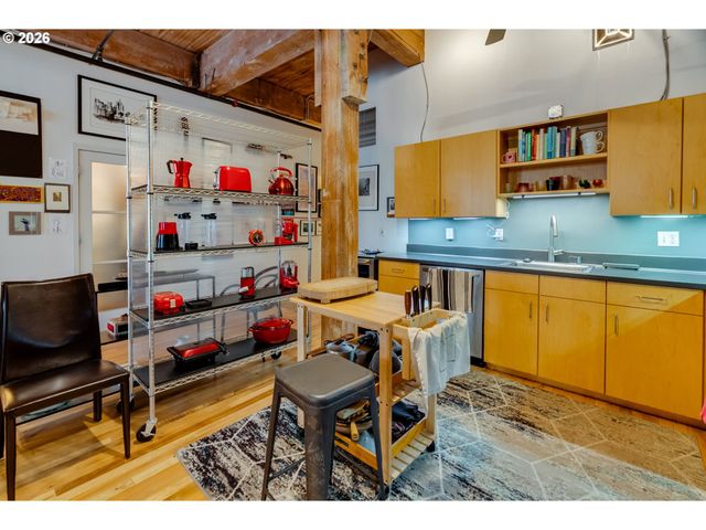 725 Nw FLANDERS St 204, Portland, OR 97209