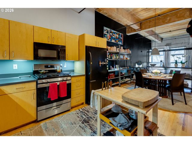 725 Nw FLANDERS St 204, Portland, OR 97209