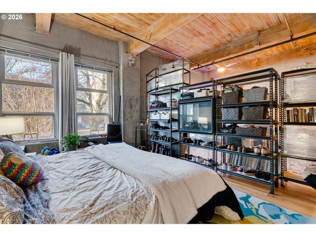 725 Nw FLANDERS St 204, Portland, OR 97209