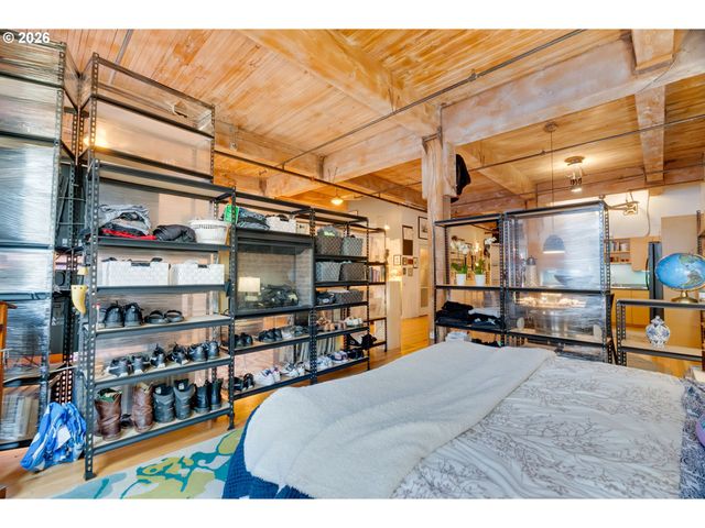 725 Nw FLANDERS St 204, Portland, OR 97209