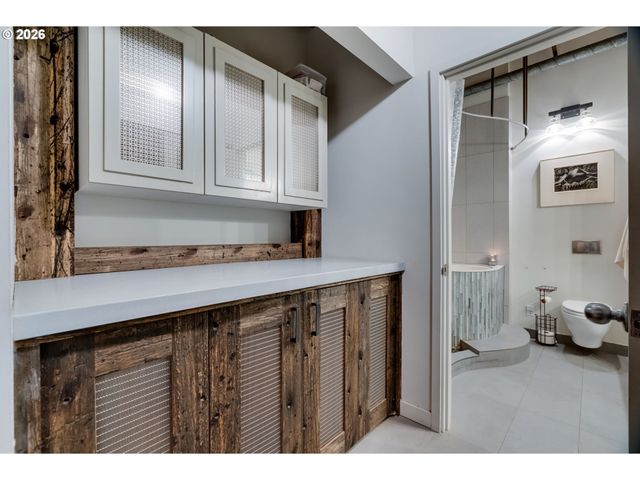 725 Nw FLANDERS St 204, Portland, OR 97209