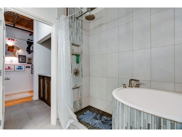 725 Nw FLANDERS St 204, Portland, OR 97209