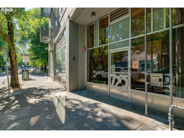 725 Nw FLANDERS St 204, Portland, OR 97209