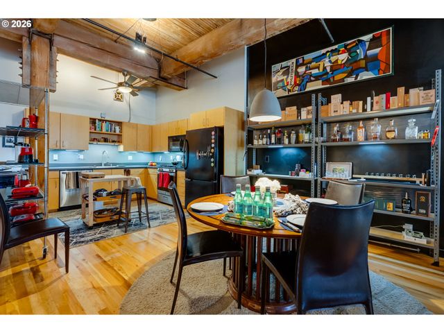 725 Nw FLANDERS St 204, Portland, OR 97209