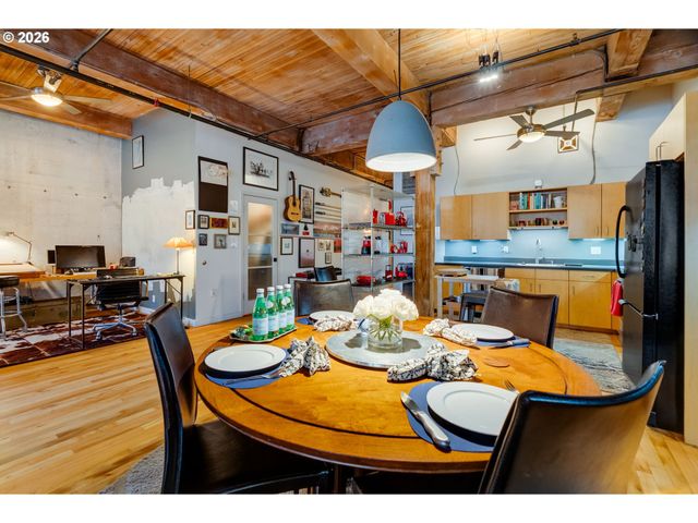 725 Nw FLANDERS St 204, Portland, OR 97209