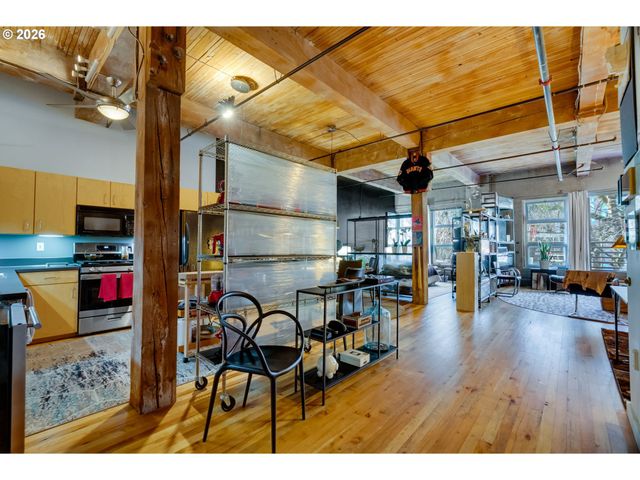 725 Nw FLANDERS St 204, Portland, OR 97209